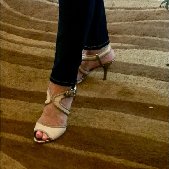 LN ❤️DARLING 4” HEELS PURCHASED AT NORDSTROMS. LIKE NEW. BEAUTIFUL NEUTRAL COLOR - Picture 7 of 9